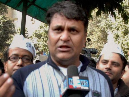 બિન્નીનો બળવોઃ કોંગ્રેસના ઇશારે ચાલે છે ‘આપ’ સરકાર