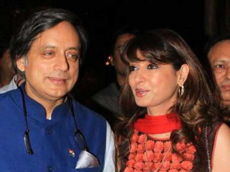 પાર્ટીમાં શશિ થરૂર અને સુનંદાની મુલાકાત 