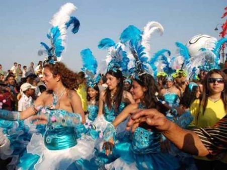 પણજીમાં આનંદ માણી રહેલા પ્રવાસી