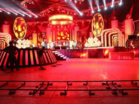 રણવીર હોસ્ટ