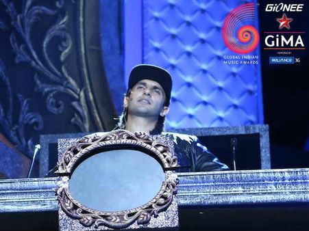 શાનદાર મંચ