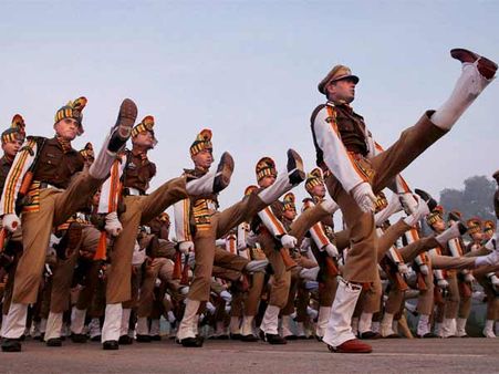 સેના દ્વારા કરવામાં આવી પરેડ 