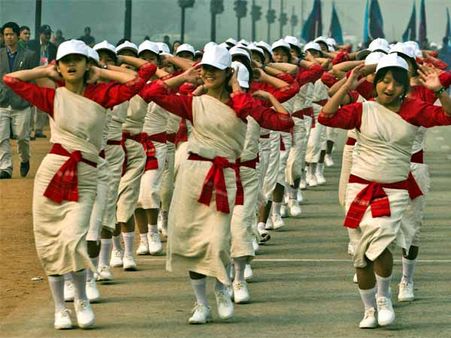 પરેડમાં અરુણાચલ પ્રદેશના બાળકો 