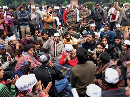 દિલ્હીઃ આપ કાર્યકર્તા-પોલીસ વચ્ચે ઘર્ષણ, અનેકને પહોંચી ઇજા