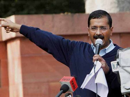 કેજરીવાલના આદેશ પર મુકેશ અંબાણી, મોઇલી, દેવરા વિરુધ્ધ FIR