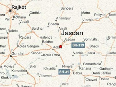 રાજકોટ પાસે અકસ્માતઃ બેના મોત, 12ને ઇજા