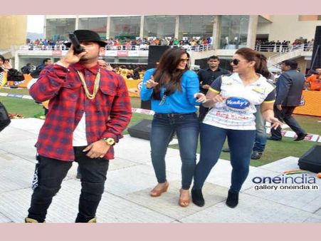 હુમા કુરૈશી, હની સિંહ હુમા કુરૈશી, હની સિંહ