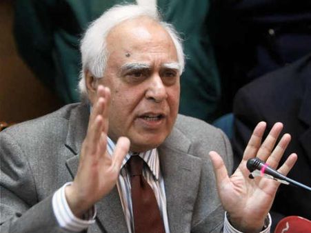 મોદી એટલે 'મોડેલ ઓફ ડિવાઇડિંગ ઇન્ડિયા' : કપિલ સિબલ