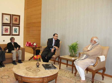 નરેન્દ્ર મોદી સિંગાપોરના ડેલીગેશનને મળ્યા