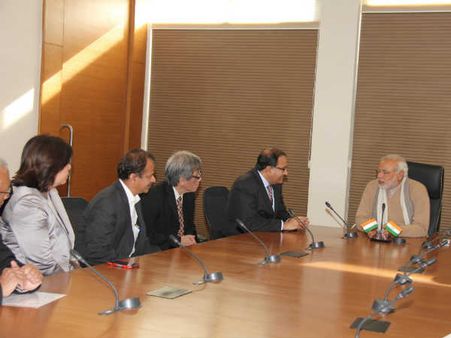 નરેન્દ્ર મોદી સિંગાપોરના ડેલીગેશનને મળ્યા