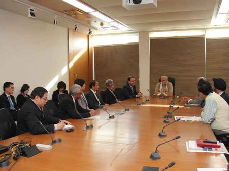 નરેન્દ્ર મોદી સિંગાપોરના ડેલીગેશનને મળ્યા