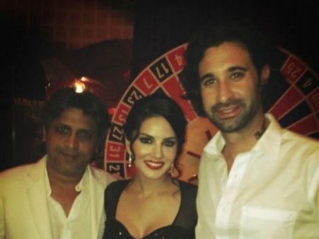 લવિંગ કપલ સન્ની-ડૅનિયલની તસવીરી ઝલક