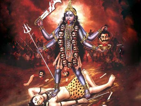 શા માટે, શિવની છાતી પર કાળિકા માતા રાખે છે પગ?