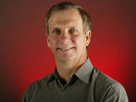 એલન યૂસ્ટેસ, વરિષ્ટ ઉપાધ્યક્ષ, Knowledge 