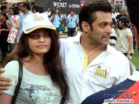 Pics : ઐશની ક્લોન સ્નેહા પર ફરી સ્નેહ વરસાવશે સલમાન