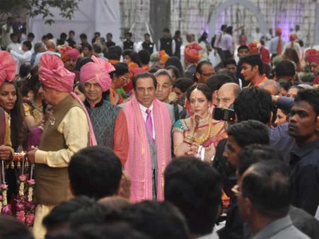 હેમા-ધરમે આવકાર્યાં