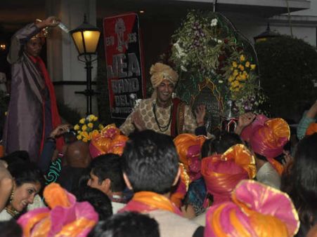 અહાનાની જાન, બગ્ગીએ આવ્યો વૈભવ