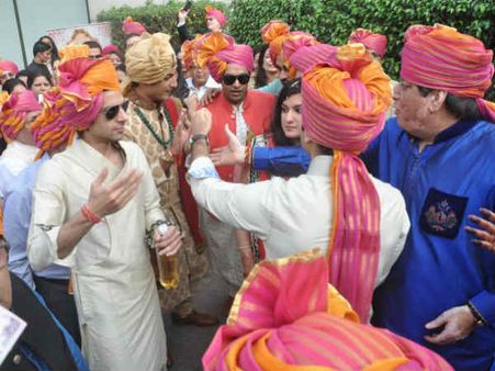 અહાનાની જાન, બગ્ગીએ આવ્યો વૈભવ