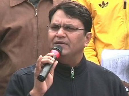 આપ આફતમાં, બિન્ની અને શોએબે ફેંક્યો સરકાર બચાવવાનો પડકાર