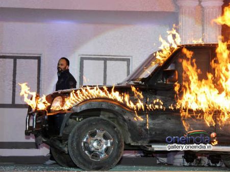 રોહિત શેટ્ટી હોસ્ટ