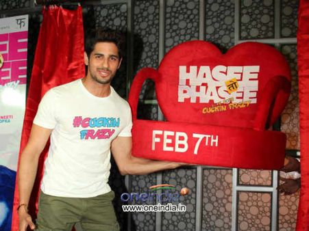 પ્રમોશનમાં વ્યસ્ત