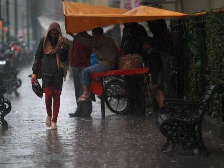 ઘરમાં વરસાદ ઘરમાં વરસાદ