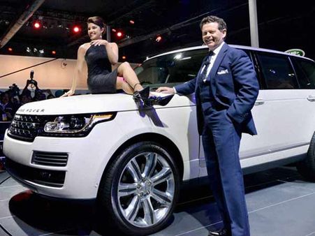 રેન્જરોવર એલડબલ્યુબી સાથે પ્રિયંકા