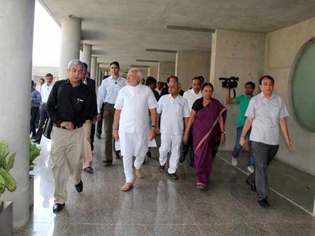 જુદા જુદા વિભાગનોની મુલાકાત 