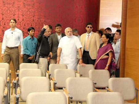 જુદા જુદા વિભાગનોની મુલાકાત