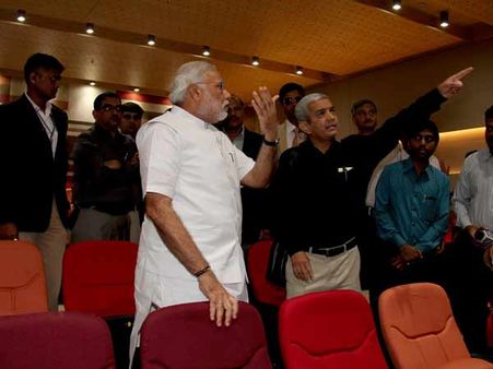 જુદા જુદા વિભાગનોની મુલાકાત