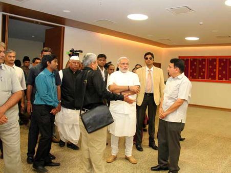 જુદા જુદા વિભાગનોની મુલાકાત