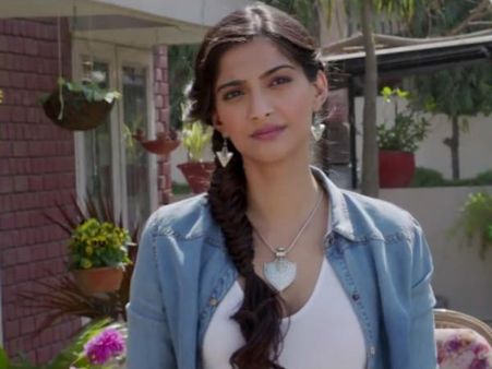 બેવકૂફિયાં ફિલ્મની તસવીરી ઝલક બેવકૂફિયાં ફિલ્મની તસવીરી ઝલક