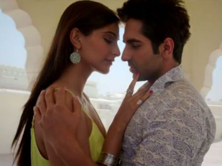 બેવકૂફિયાં ફિલ્મની તસવીરી ઝલક બેવકૂફિયાં ફિલ્મની તસવીરી ઝલક