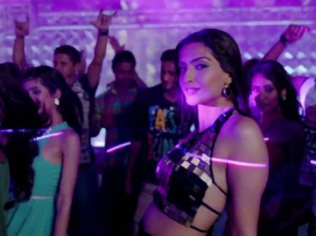 બેવકૂફિયાં ફિલ્મની તસવીરી ઝલક બેવકૂફિયાં ફિલ્મની તસવીરી ઝલક