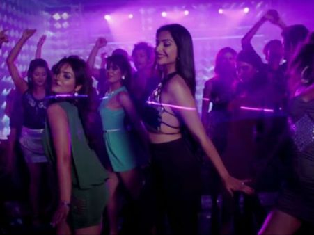 બેવકૂફિયાં ફિલ્મની તસવીરી ઝલક બેવકૂફિયાં ફિલ્મની તસવીરી ઝલક