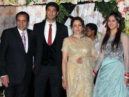 દીકરી-જમાઈ સાથે ધરમ-હેમા