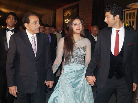 ધર્મેન્દ્ર-અહાના-વૈભવ