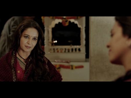 માધુરી-જુહી : ઑફસ્ક્રીન કોલ્ડ વૉર બની ઑનસ્ક્રીન હૉટ વૉર!