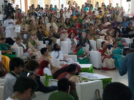 શ્રી શ્રી રવિશંકર, ભાનુમતિ નરસિમ્હન, શ્રીરાંતિ વિક્રમાસિંધે 