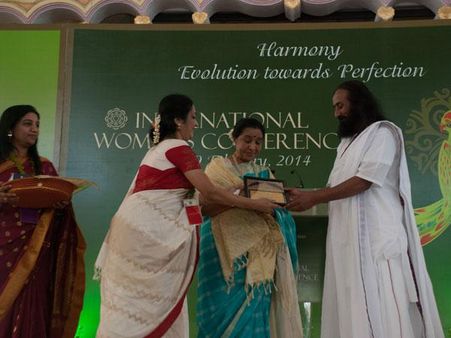 વિશાલક્ષી ગ્લોબલ એવોર્ડથી સન્માનિત કરવામાં આવી આશા ભોંસલે 