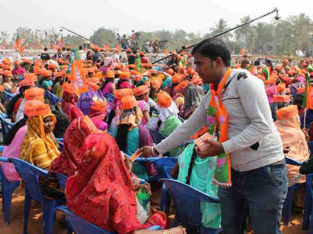 તોપો આવીને બોલી જાય છે, દેશની ચિંતા નથી