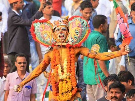 શા માટે નોજવાન મા-બાપને છોડીને જાય છે?