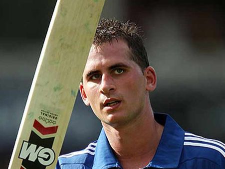 એલેક્સ હેલ્સ