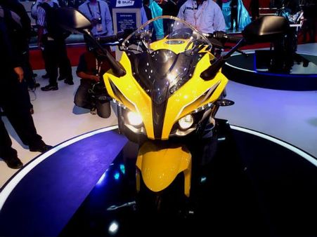 બે પ્રોજેક્ટર હેડલાઇટ