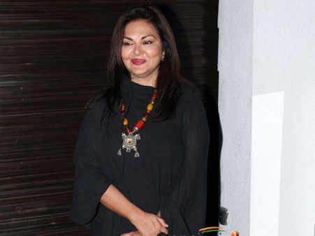 સિમોન ખાનની બર્થ ડે પાર્ટી સિમોન ખાનની બર્થ ડે પાર્ટી