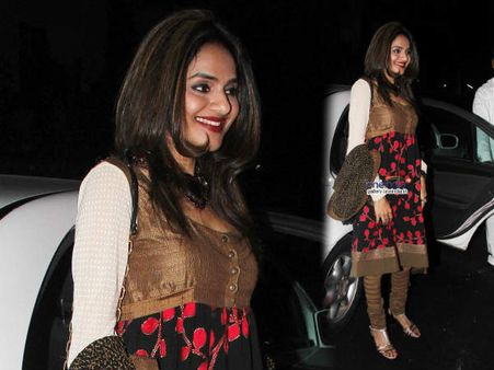 સિમોન ખાનની બર્થ ડે પાર્ટી સિમોન ખાનની બર્થ ડે પાર્ટી