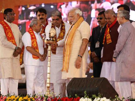 મોદીએ 51 શક્તિપીઠ પ્રાણપ્રતિષ્ઠા કાર્યક્રમનું લોકાર્પણ કર્યું મોદીએ 51 શક્તિપીઠ પ્રાણપ્રતિષ્ઠા કાર્યક્રમનું લોકાર્પણ કર્યું