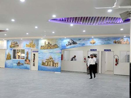  એરપોર્ટને ઝાંખુ પાડતું બસ સ્ટેશન