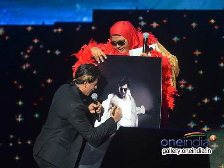 ફૅન સાથે શાહરુખ