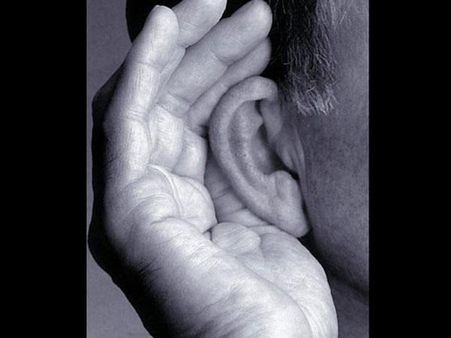 સાંભળવાની ક્ષમતા નબળી થઇ ગઇ હોય 